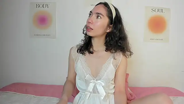 Ana is from Heaven online show from 2, 10, 2025