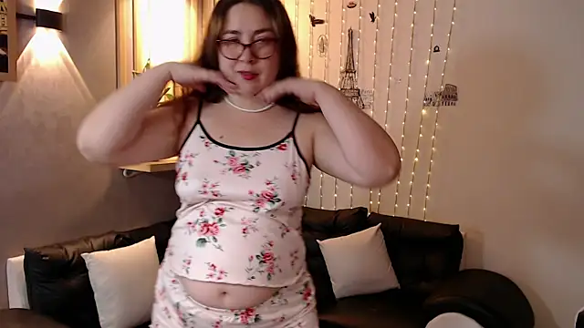 Snapshot of chloe_prg chatting on 5, 2, 2025 chloe prg online show from 5, 2, 2025