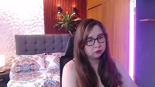 Snapshot of chloe_prg chatting on 17, 2, 2025 chloe prg online show from 17, 2, 2025