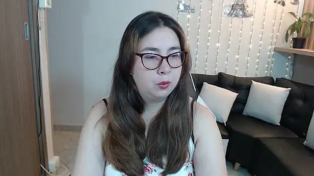 Snapshot of chloe_prg chatting on 19, 2, 2025 chloe prg online show from 19, 2, 2025