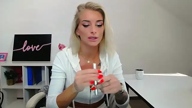 Snapshot of Lia_Benini chatting on 4, 2, 2025 Lia Benini online show from 4, 2, 2025