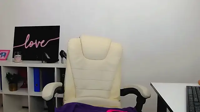 Snapshot of Lia_Benini chatting on 25, 2, 2025 Lia Benini online show from 25, 2, 2025