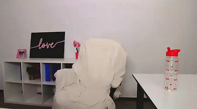 Snapshot of Lia_Benini chatting on 5, 3, 2025 Lia Benini online show from 5, 3, 2025