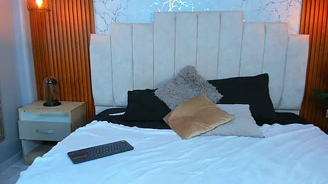 AinaraJimenez online show from 7, 2, 2025