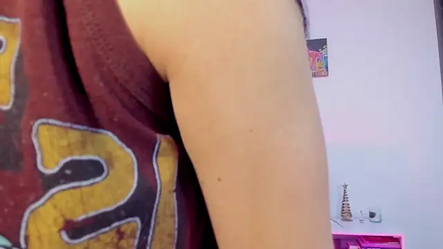 Snapshot of Sara_Leblanc chatting on 28, 12, 2024 Sara Leblanc online show from 28, 12, 2024