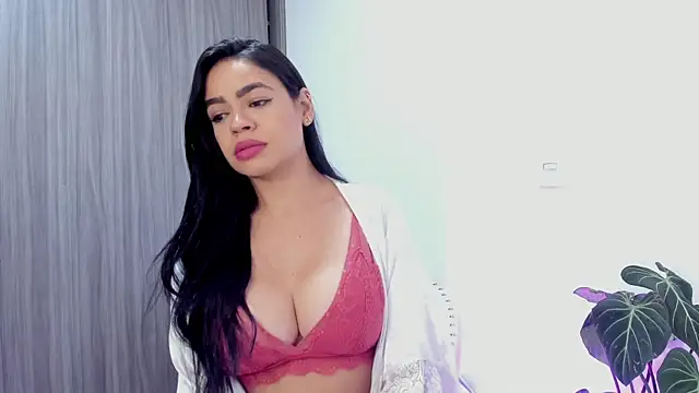 Snapshot of Sara_Leblanc chatting on 25, 2, 2025 Sara Leblanc online show from 25, 2, 2025