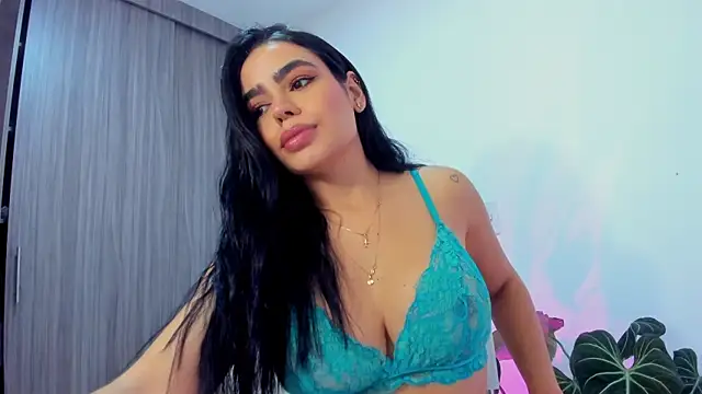 Snapshot of Sara_Leblanc chatting on 24, 9, 2025 Sara Leblanc online show from 24, 9, 2025