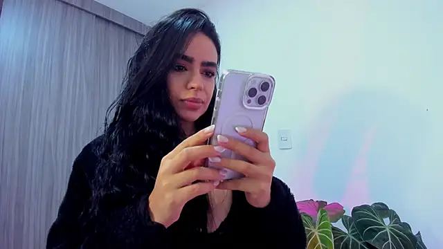 Snapshot of Sara_Leblanc chatting on 10, 10, 2025 Sara Leblanc online show from 10, 10, 2025