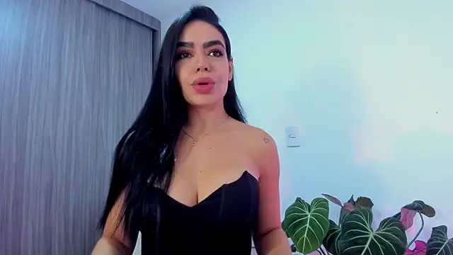 Snapshot of Sara_Leblanc chatting on 20, 10, 2025 Sara Leblanc online show from 20, 10, 2025