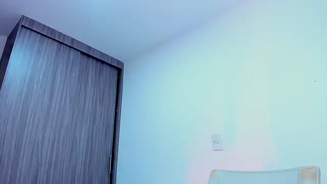 Snapshot of Sara_Leblanc chatting on 23, 10, 2025 Sara Leblanc online show from 23, 10, 2025