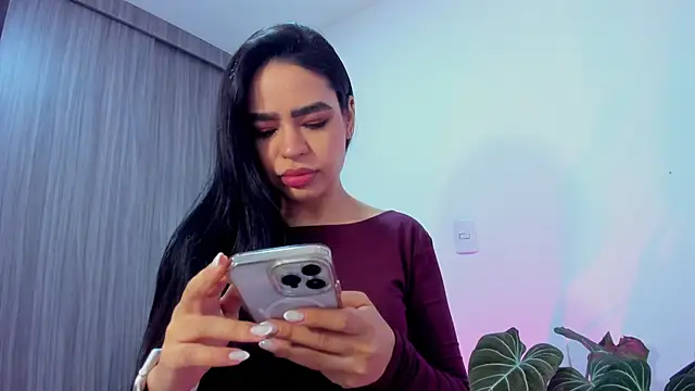 Snapshot of Sara_Leblanc chatting on 21, 11, 2025 Sara Leblanc online show from 21, 11, 2025