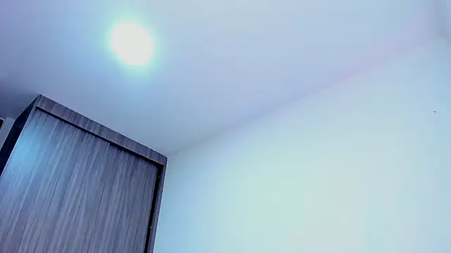 Snapshot of Sara_Leblanc chatting on 25, 11, 2025 Sara Leblanc online show from 25, 11, 2025