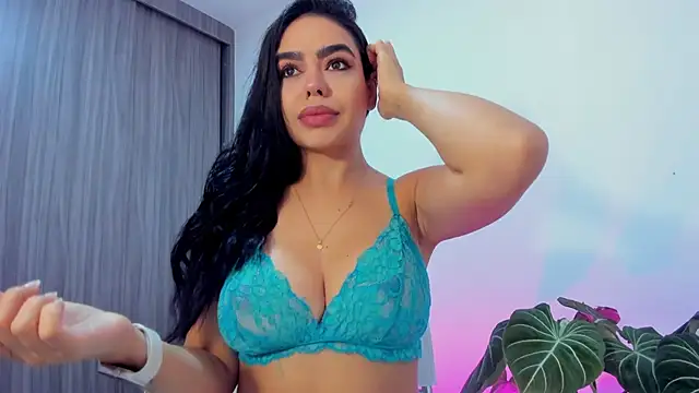 Snapshot of Sara_Leblanc chatting on 26, 11, 2025 Sara Leblanc online show from 26, 11, 2025