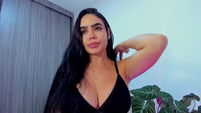 Snapshot of Sara_Leblanc chatting on 5, 1, 2026 Sara Leblanc online show from 5, 1, 2026