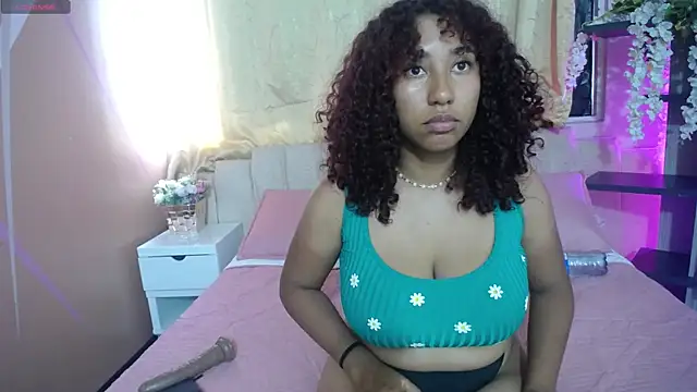 Snapshot of lauraltt chatting on 26, 12, 2024 lauraltt online show from 26, 12, 2024