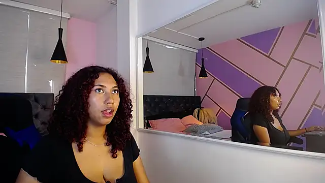 Snapshot of lauraltt chatting on 30, 12, 2024 lauraltt online show from 30, 12, 2024