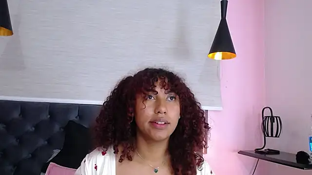 Snapshot of lauraltt chatting on 23, 2, 2025 lauraltt online show from 23, 2, 2025