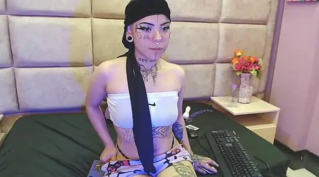 Snapshot of xbabymoonx chatting on 21, 1, 2025 xbabymoonx online show from 21, 1, 2025