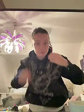 Snapshot of milabandolero chatting on 28, 12, 2024 milabandolero online show from 28, 12, 2024