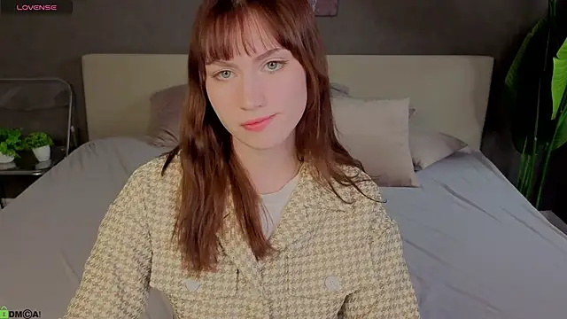 Mollly Rouge online show from 10, 11, 2025