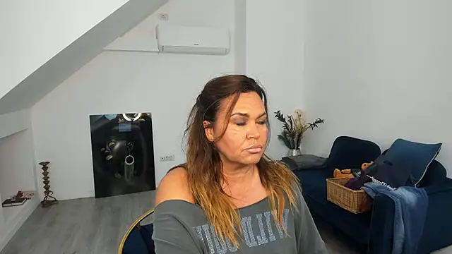 Aileen Stone online show from 17, 9, 2025