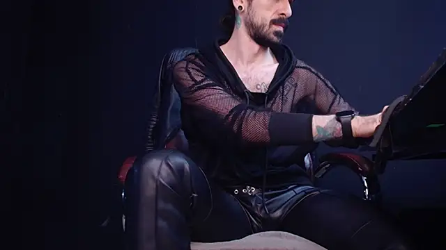 Snapshot of AxelColton chatting on 27, 10, 2025 AxelColton online show from 27, 10, 2025