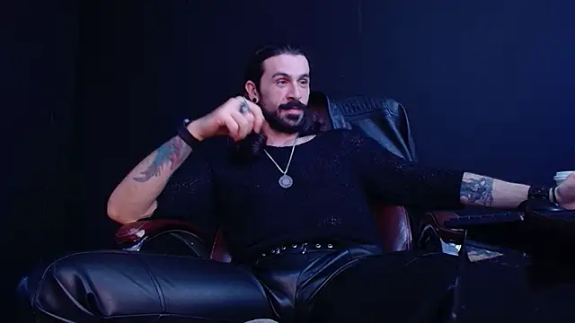 Snapshot of AxelColton chatting on 31, 10, 2025 AxelColton online show from 31, 10, 2025