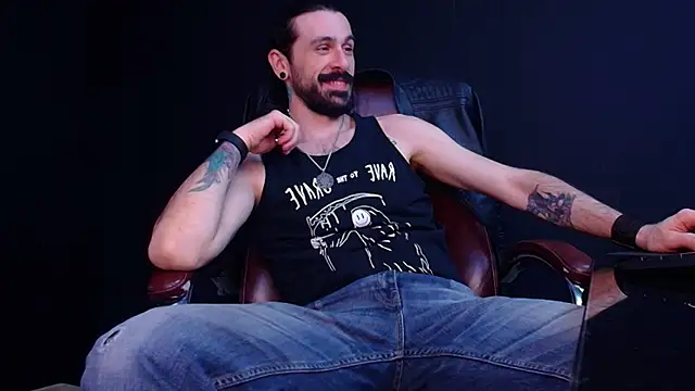 Snapshot of AxelColton chatting on 1, 11, 2025 AxelColton online show from 1, 11, 2025