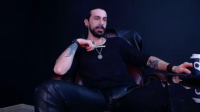 Snapshot of AxelColton chatting on 5, 11, 2025 AxelColton online show from 5, 11, 2025