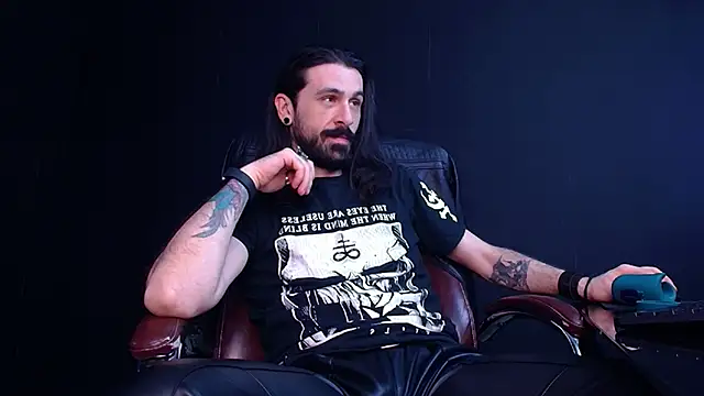 Snapshot of AxelColton chatting on 6, 11, 2025 AxelColton online show from 6, 11, 2025