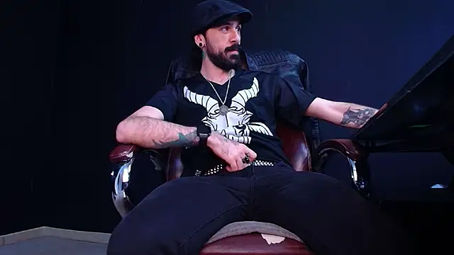 Snapshot of AxelColton chatting on 13, 11, 2025 AxelColton online show from 13, 11, 2025