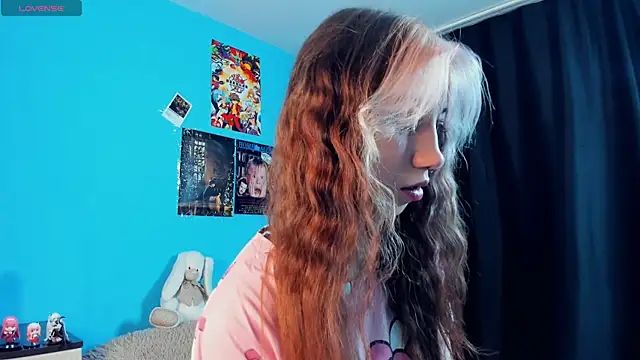 Snapshot of _Mindy_ chatting on 6, 2, 2025 Mindy online show from 6, 2, 2025