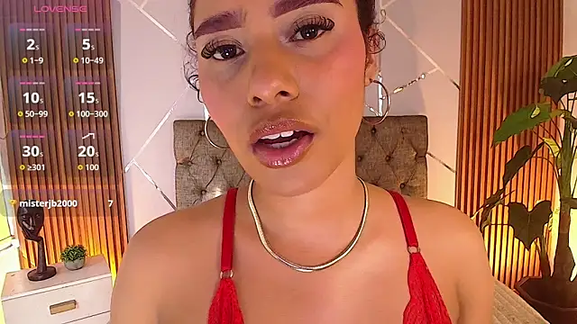 Snapshot of charlottee_white chatting on 23, 5, 2026 charlottee white online show from 23, 5, 2026