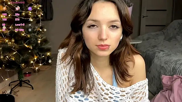 Snapshot of LilianGrindle chatting on 7, 11, 2025 LilianGrindle online show from 7, 11, 2025