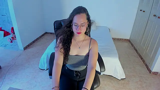 Snapshot of emmaTorres1 chatting on 9, 2, 2025 emmaTorres1 online show from 9, 2, 2025