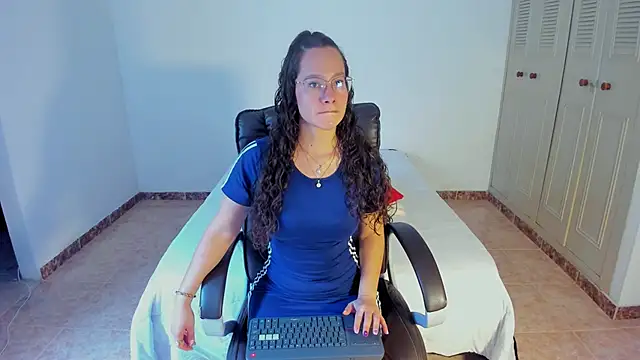 Snapshot of emmaTorres1 chatting on 11, 2, 2025 emmaTorres1 online show from 11, 2, 2025