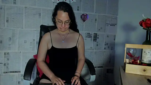 Snapshot of emmaTorres1 chatting on 13, 2, 2025 emmaTorres1 online show from 13, 2, 2025