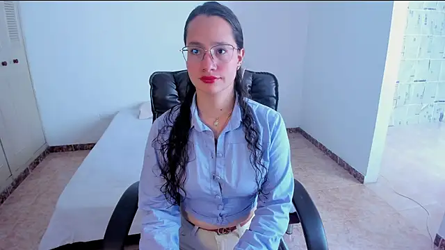 Snapshot of emmaTorres1 chatting on 17, 2, 2025 emmaTorres1 online show from 17, 2, 2025