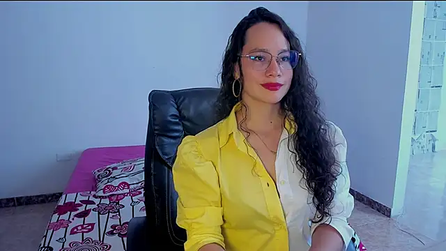 Snapshot of emmaTorres1 chatting on 28, 2, 2025 emmaTorres1 online show from 28, 2, 2025