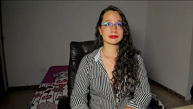 Snapshot of emmaTorres1 chatting on 28, 2, 2025 emmaTorres1 online show from 28, 2, 2025