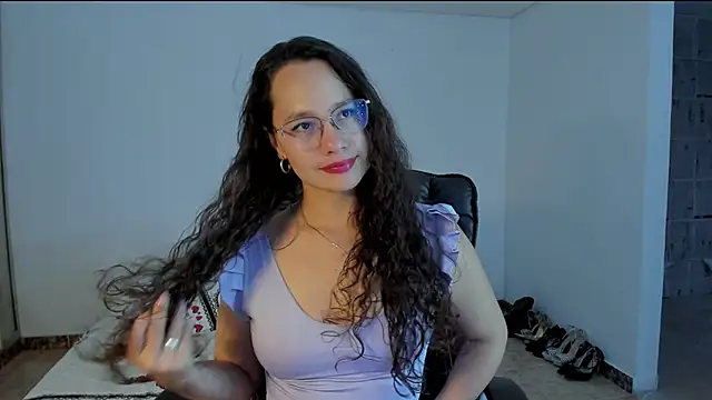 Snapshot of emmaTorres1 chatting on 9, 3, 2025 emmaTorres1 online show from 9, 3, 2025