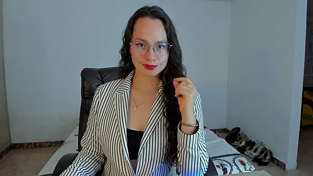 Snapshot of emmaTorres1 chatting on 11, 3, 2025 emmaTorres1 online show from 11, 3, 2025