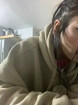 Snapshot of lauuraww chatting on 5, 3, 2025 lauuraww online show from 5, 3, 2025