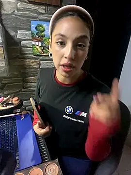 Snapshot of lauuraww chatting on 18, 9, 2025 lauuraww online show from 18, 9, 2025