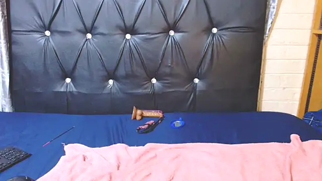 EROTIC BARBIE28 online show from 24, 5, 2026
