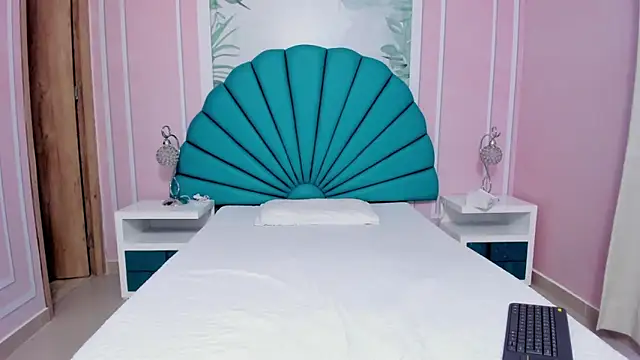 Snapshot of Daphne_Fox_ chatting on 5, 1, 2025 Daphne Fox online show from 5, 1, 2025