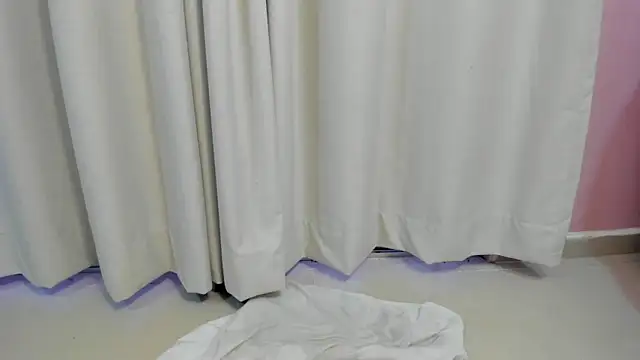 Snapshot of Daphne_Fox_ chatting on 2, 2, 2025 Daphne Fox online show from 2, 2, 2025