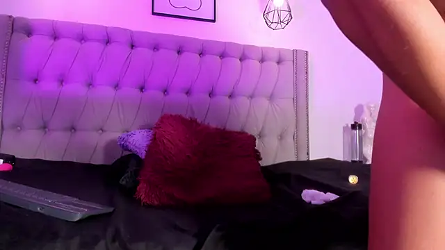 GysellHanson online show from 4, 3, 2025