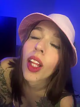 Snapshot of BlueStoneX chatting on 5, 2, 2025 BlueStoneX online show from 5, 2, 2025