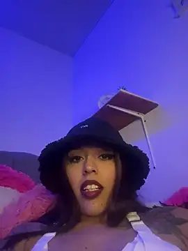 Snapshot of BlueStoneX chatting on 9, 2, 2025 BlueStoneX online show from 9, 2, 2025